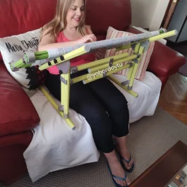 2-in-1 Aluminum Cross Stitch Frame Stand for Bed & Table – Adjustable Height 25–55cm, Width 42–80cm, 180° Rotating Scissors Holder